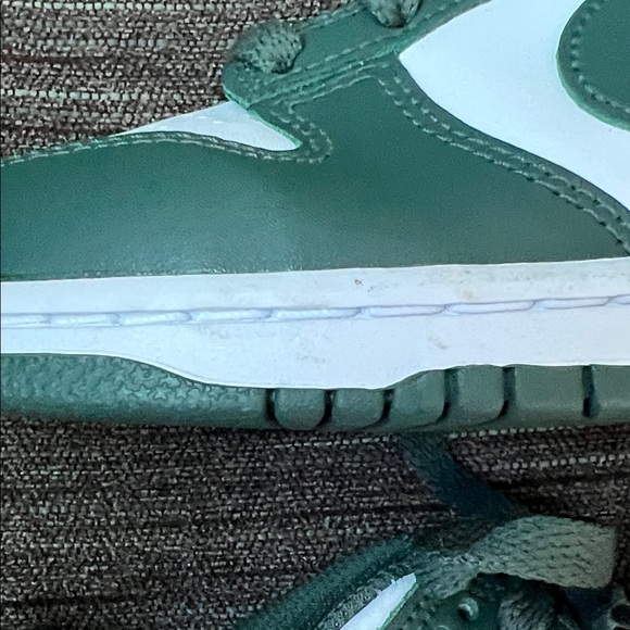 Nike - Picture 6 of 10